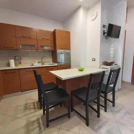 Casa Marilyn - 100 M Dal Centro Citta *